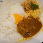 ホーカーズ - 欧風カレーには肉ゴロゴロ