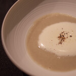 祇園 呂色 - 「出逢い」
      牛蒡とローズマリーを合わせたスープ。