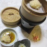 はつしろ - 烏賊シュウマイ、今日は針生姜と酢醤油で小籠包風(2011/11)