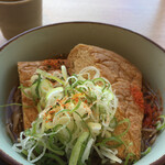 名立谷浜サービスエリア（上り）フードコート - 七味いっぱいかけて！
      これが美味い！