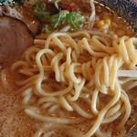 Mon Tsuru - 白味噌ラーメン880円　麺アップ