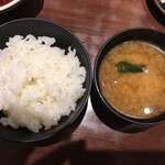 博多天ぷら たかお - ごはんとお味噌汁です