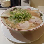 長浜ラーメン 丸羅とんこつ - 本格とんこつ 650円