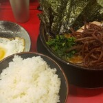 豚骨醤油ラーメン 王道家 - 