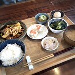 IRODORI - ◆彩り定食(900円：税込）・・「ゴマサバ」がメニューに入っていたのですが、 「鯖アレルギー」だとお伝えしましたら快く変更してくださいました。こういう気持ちのいい対応は嬉しいですね。(*^_^*)