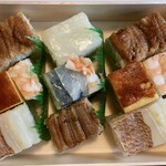 小鯛雀鮨 すし萬 - 筥すし の美しい盛り込みは、日本の美