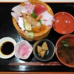 Onihei - 海鮮丼定食880円（税込）