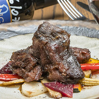 牛ほほ肉のコンフィ 旬野菜を添えて