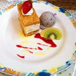 ボンテ洋菓子店 - ケーキセット：苺のミルフィーユとごまのアイス