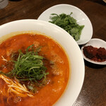 創作麺工房 鳴龍 - 麻辣担担麺とパクチー