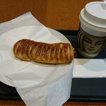 スターバックス・コーヒー - ドリップコーヒー(S) ＋ 粗びきソーセージパイ  ¥610（税抜）