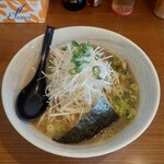 まことや - 正油ラーメン　ネギトッピング