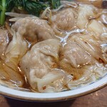 台湾牛肉麺店Fan - ワンタン近景。餡はみっちり入っており、下味もしっかり。スパイスが効いていて食べ応えあるもの。