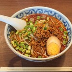 台湾牛肉麺店Fan - 台湾ラーメン。辛過ぎず、旨味の強いタイプ。