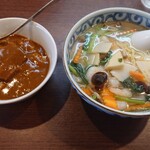 台湾牛肉麺店Fan - 海老そばと日替わりご飯の角煮カレー。