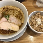 麺屋鈴春 - 醤油味玉らーめん＋挽肉丼
