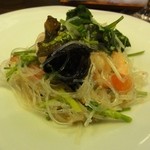 中国麺飯 勇 - エビと春雨　パクチーとナンプラーがきいてタイ風。