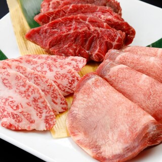 [Alley Yakiniku (Grilled meat)] Wagyu beef, offal, Cow tongue. “Delicious” confident