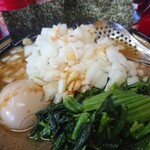 とんこつラーメンいしい - 豚骨しょうゆチャーシュー。味玉、きざみ玉ねぎトッピング。