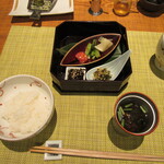 望楼NOGUCHI登別 - 釜炊きゆめぴりか、あおさ味噌汁 漬物、わさび昆布、ホッケ高菜和え(2020年8月)