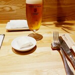 洋食 おがた - ビールはマスターズドリーム。温かいお豆腐は、豆の香りと甘みが強く、岩塩でいただきます。すっごく美味しい。どこのお豆腐なのか効き漏れました。