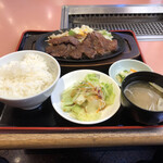 朝鮮飯店 - 鉄板焼き定食