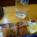 漁火 - 芋焼酎薩摩古秘水割り、豚バラ二本