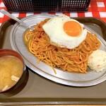 スパゲッティーのパンチョ - ナポリタン（720円）＋目玉焼き（80円）＋ポテトサラダ（80円）