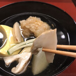 Akasaka Kikunoi - 昼懐石１２１００円。鱧豊年椀 松茸。澄んだお出汁と松茸の香りが調和し、塩梅も素晴らしく、とーっても美味しかったです（╹◡╹）（╹◡╹）