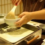 梅の花 - 春のおすすめ懐石「奏」の青豆豆富 桜海老あん掛け