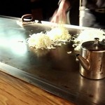 よっくん家 - 鉄板で注文を受けてから広島焼を作ってます