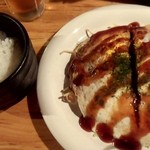 よっくん家 - 広島焼＋烏龍茶７８０円と半ライス１００円でお好み定食