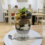 マドレーヌラパン - 黒ごまミルクパフェ