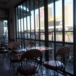 CAFE MEURSAULT - 2Ｆ窓際席。全席リバービューです。