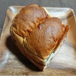 エスト ヴィラージュ - 【ふんわりレーズン食パン(ハーフ)：360円】
            こんがり山型食パン。