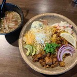 ビリヤニ専門店 INDIA GATE - ビリヤニ合い盛り(鯛出汁チキンビリヤニ、マトンキーマビリヤニ)＋麻婆豆腐、鯖キーマとミョウガの冷やし出汁カレー