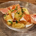 創作イタリアン Gemelli - 桃と生ハムのカッペリーニ　アップで