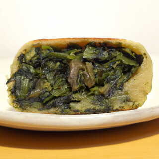 Sakata Kashiho - 野沢菜（￥227）。炒められており塩辛さは全く感じない。椎茸入りなのが珍しいポイント