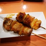 おもて家 - 晩酌セット　豚串と鶏串