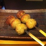 細かく刻まれたなんこつが練りこまれたつくね