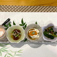 難波 鮨 栞庵 やましろ - トマトのすり流し、翡翠茄子の梅肉添え、チーズ豆腐の雲丹乗せ、蔓菜のおひたし、枝豆のムース仕立て