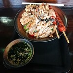 Sumibiyaki Tendou - ガッツリ丼とワカメスープ