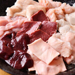 焼肉・メグミ - ホルモン盛り合せ