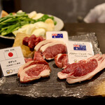 BEER&LAMB - 羊肉6種 炭火ジンギスカン
                        ホゲット 肩肉･もも肉
                        マトン サーロイン･もも肉
                        パスチャーフェッドラム 肩･リブロース