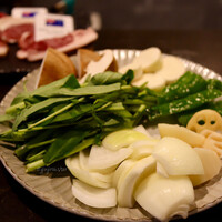 ビールと羊 - 焼き野菜6種 炭火ジンギスカン
                    レンコン･マコモダケ･椎茸
                    空芯菜･玉ねぎ･万願寺唐辛子