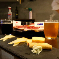 ビールと羊 - 羊のチーズ盛り合わせ
