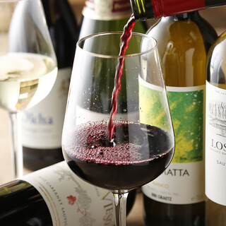 ソムリエ厳選のワインで乾杯