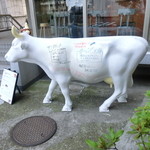 SHIBUYA CHEESE STAND - 牛のディスプレイ