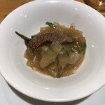 一碗水 - 牛肉炒手工粉皮(手作り板春雨 黒毛和牛イチボ 黒酢風味)アップ～