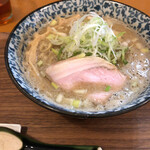 ラーメン イッケン - 9月限定、ニボ泡浮かぶ煮干しとネギのラーメン！